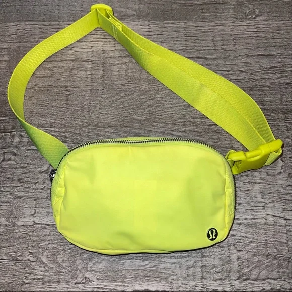 lululemon canada mini belt bag NWT LULULEMON Team Canada Future Legacy Mini Belt Bag O/S PBLL/LTIV